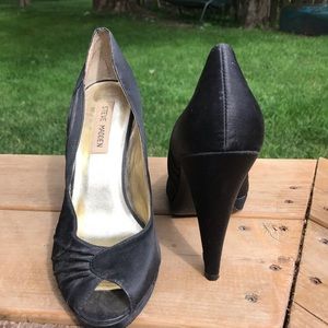 Steve Madden black pumps. Super comfortable.